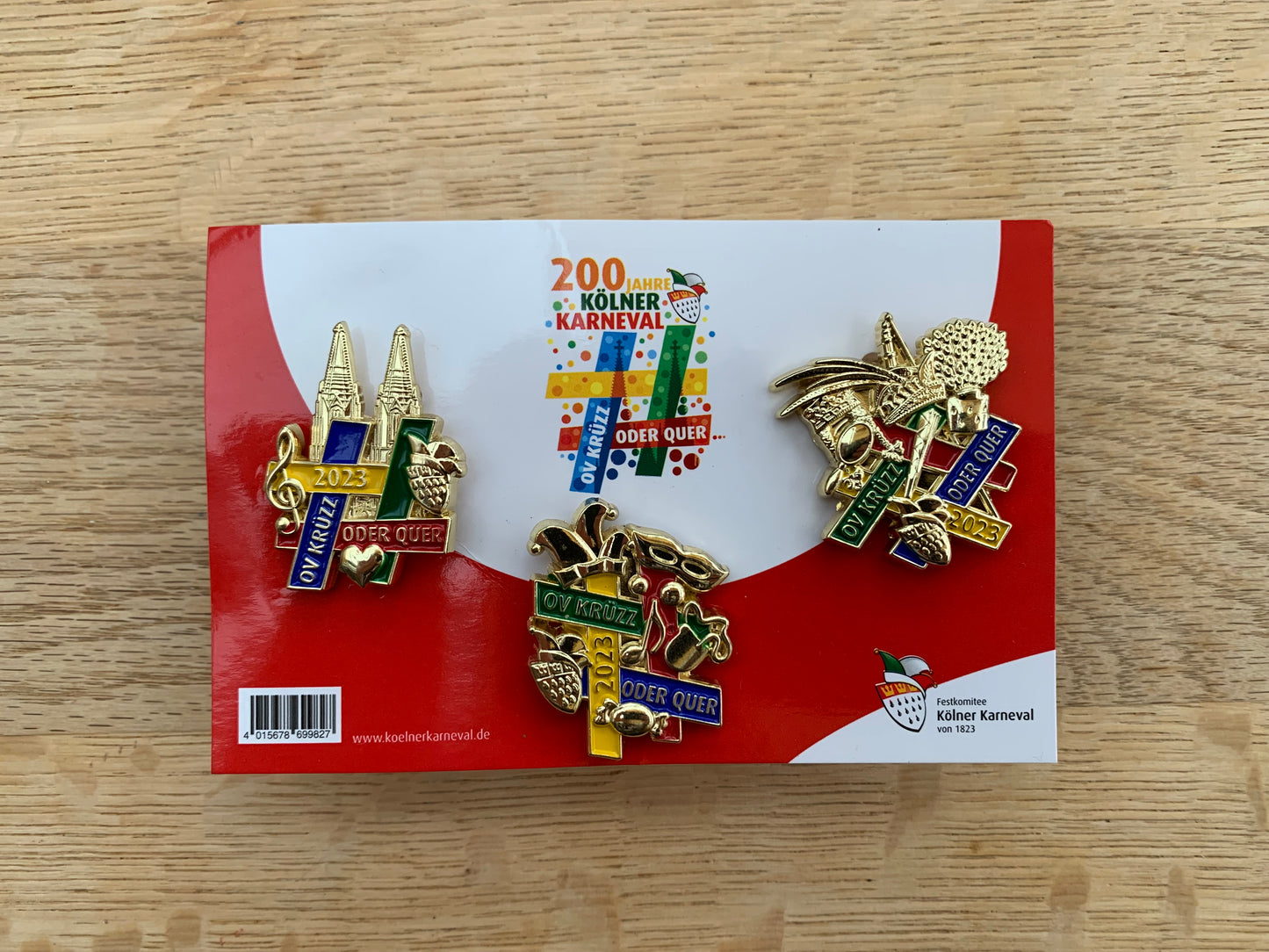 Festabzeichen Kölner Karneval 2023 „ OV KRÜZ ODER QUER“
